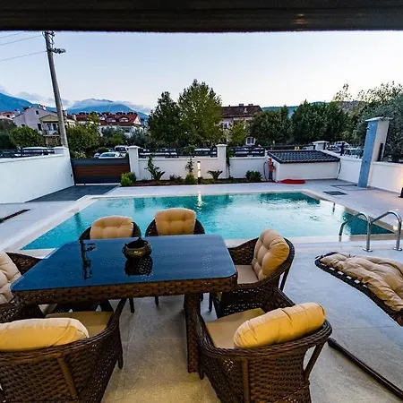 Merkezde 8 Kişilik özel Havuzlu Fethiye