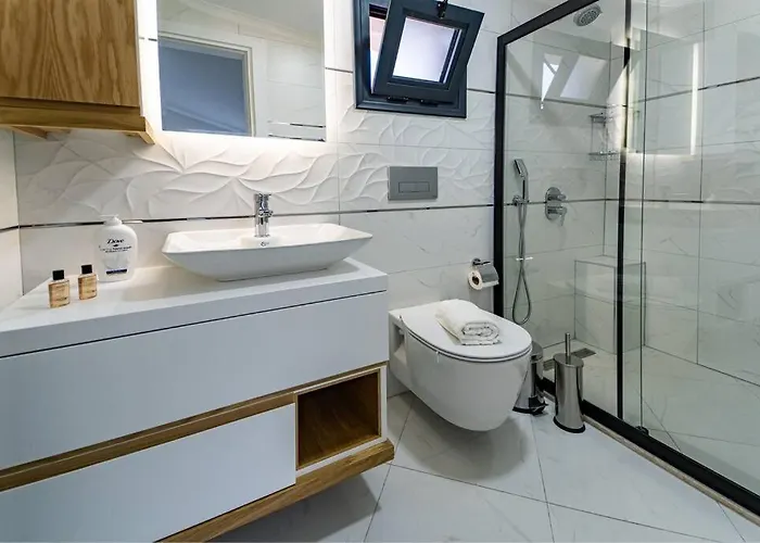 Villa Merkezde 8 Kisilik Oezel Havuzlu Villa