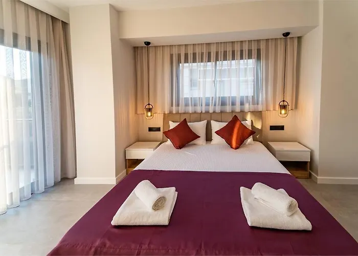 Villa Merkezde 8 Kisilik Oezel Havuzlu Villa *