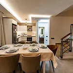 Merkezde 8 Kisilik Oezel Havuzlu Villa
