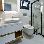 Villa Merkezde 8 Kisilik Oezel Havuzlu