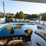 Villa Merkezde 8 Kisilik Oezel Havuzlu