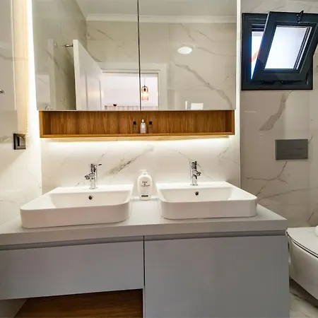 Merkezde 8 Kisilik Yerden Isitmali Villa *