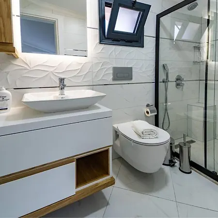 Villa Merkezde 8 Kisilik Yerden Isitmali