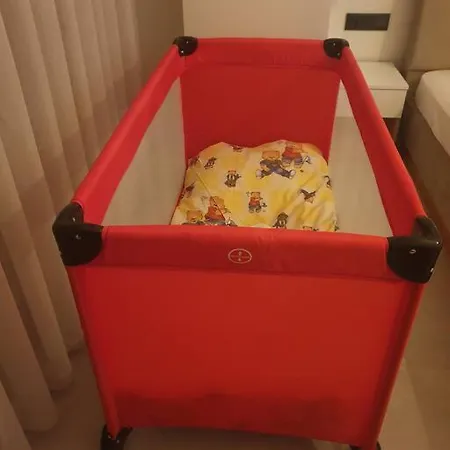 Villa Merkezde 8 Kisilik Yerden Isitmali *