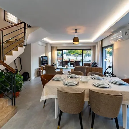 Merkezde 8 Kisilik Yerden Isitmali Villa *