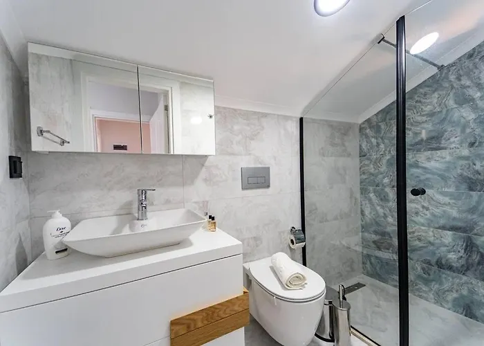 Merkezde 8 Kisilik Oezel Havuzlu Villa Вилла *