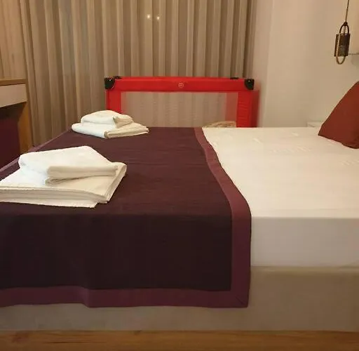 Merkezde 8 Kisilik Oezel Havuzlu Villa