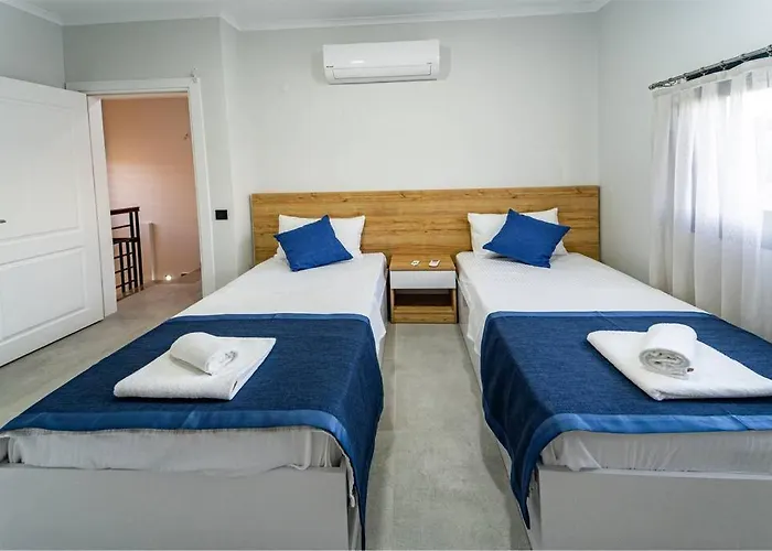 Merkezde 8 Kisilik Oezel Havuzlu Villa Villa