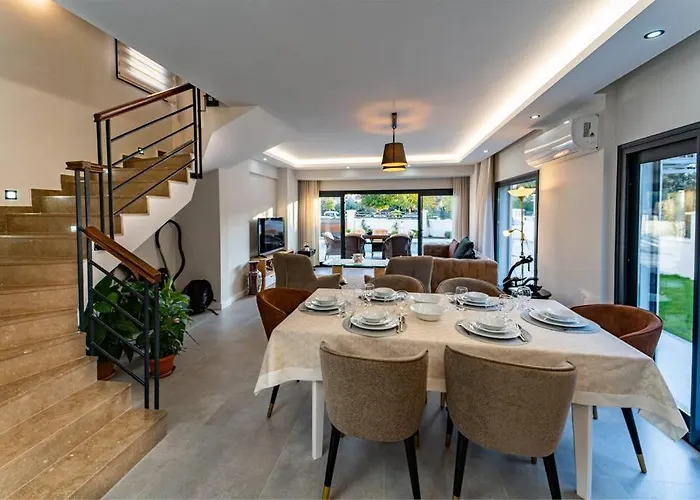 Merkezde 8 Kisilik Oezel Havuzlu Villa Вилла *