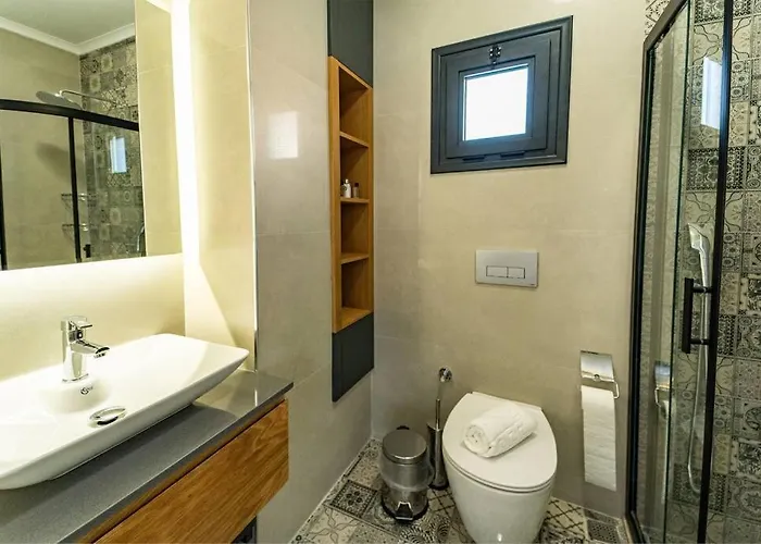 Merkezde 8 Kisilik Oezel Havuzlu Villa Фетхие