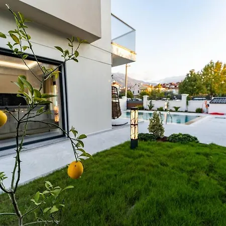 Merkezde 8 Kisilik Yerden Isitmali Villa *